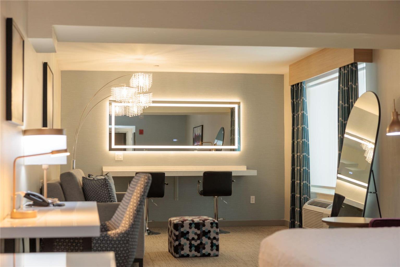 Hilton Garden Inn New York/Staten Island Image