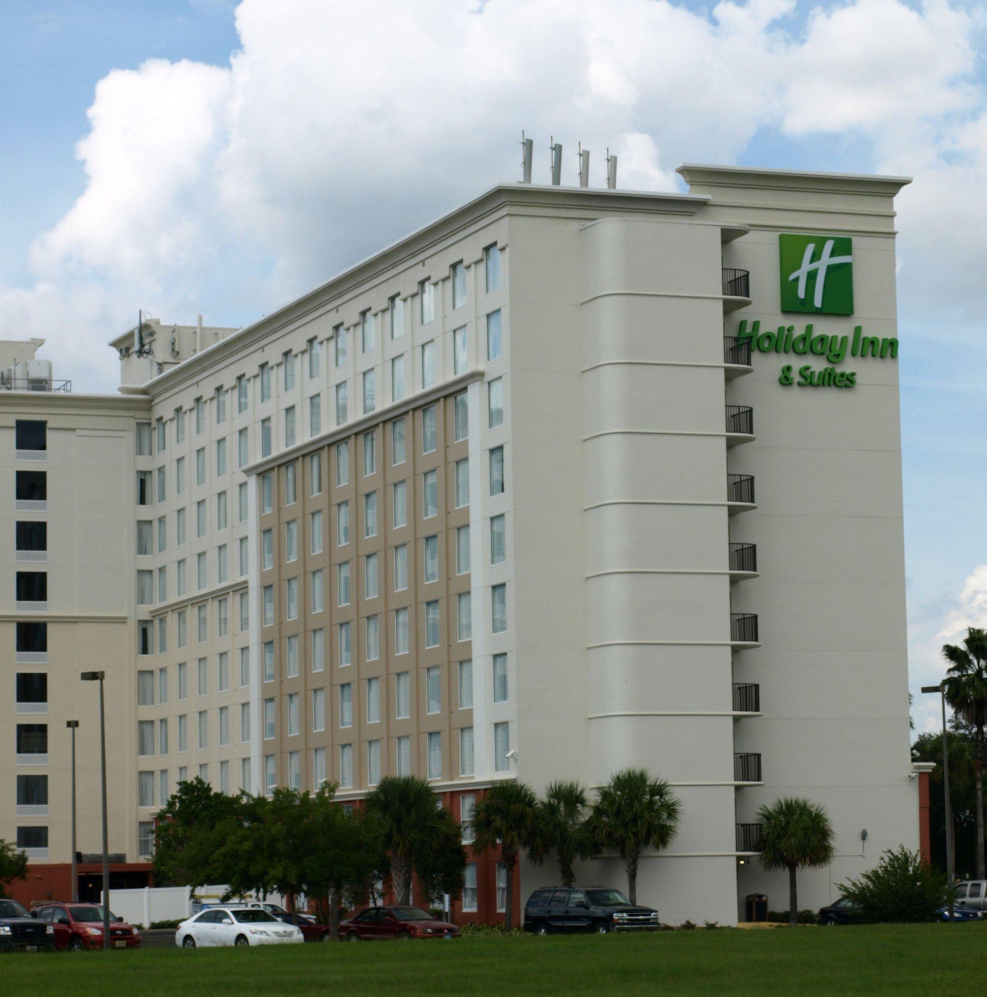Holiday Inn & Suites Across From Universal Orlando Photo