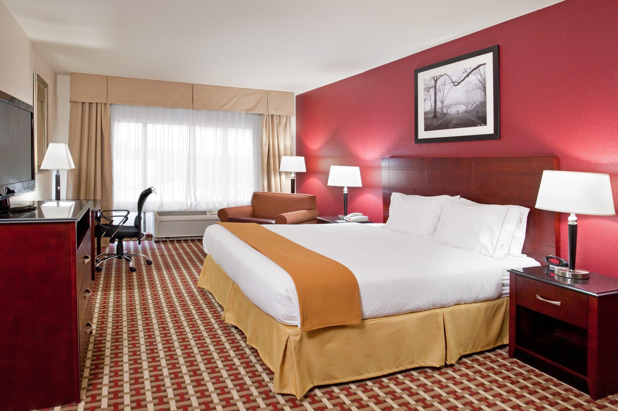 Holiday Inn Express & Suites Columbus Univ Area - OSU Photo