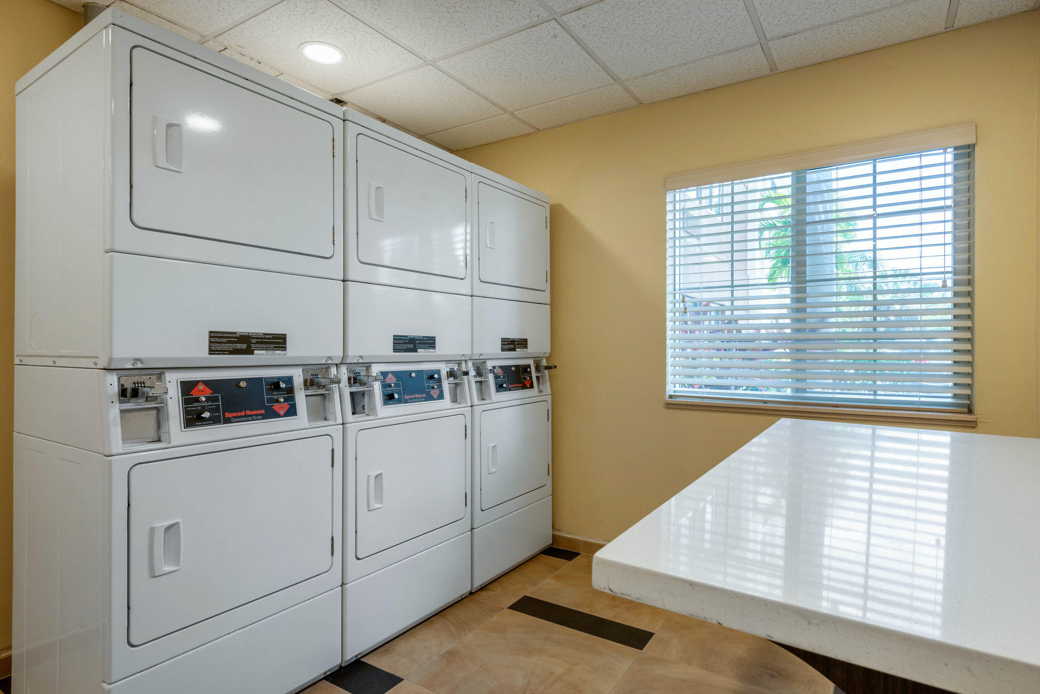 Candlewood Suites Fort Myers-Sanibel Gateway Photo