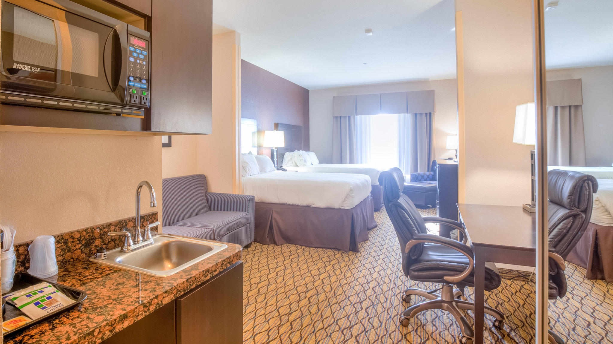 Holiday Inn Express & Suites Elk City Photo