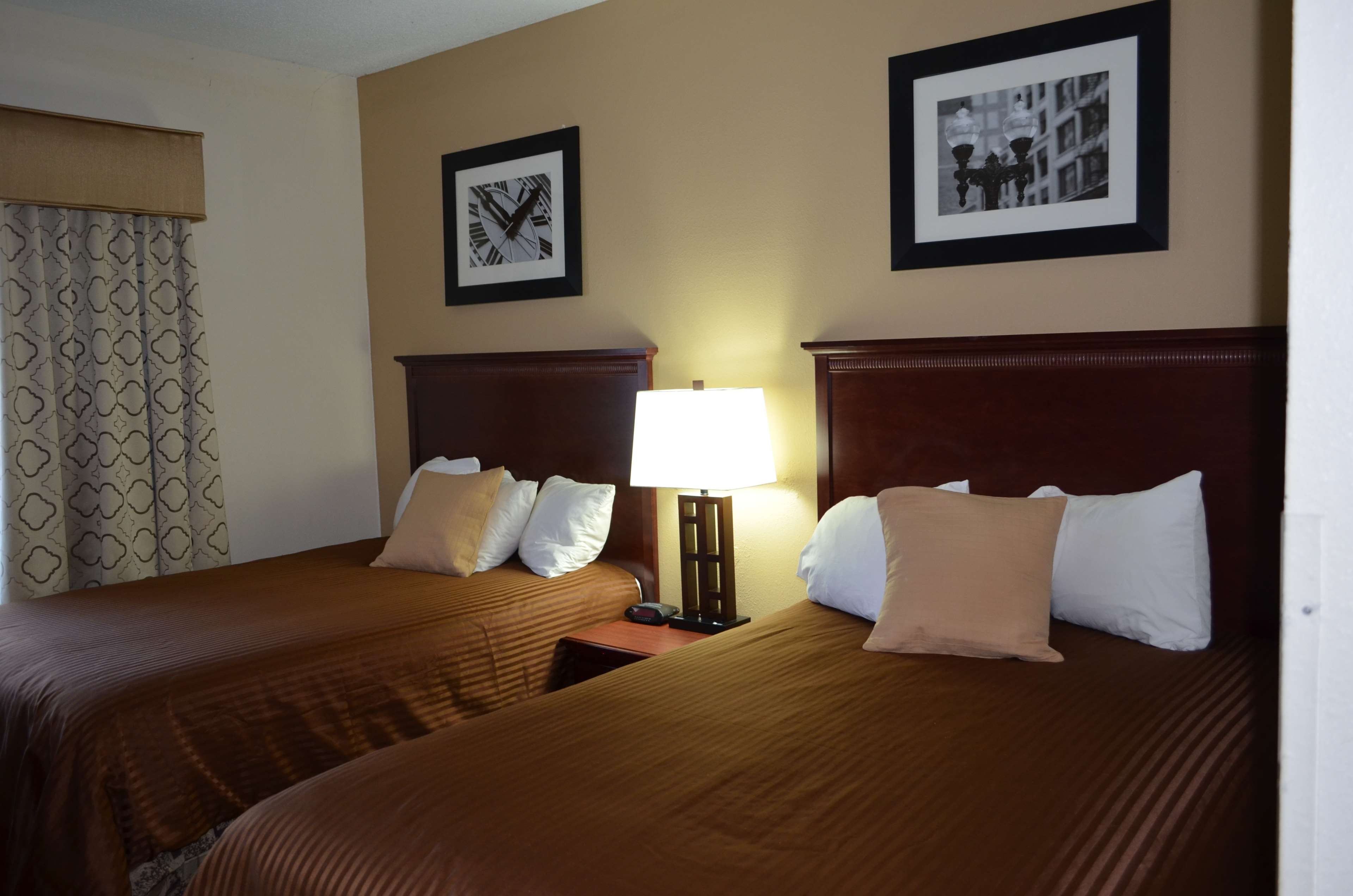 Best Western Airport Suites Photo