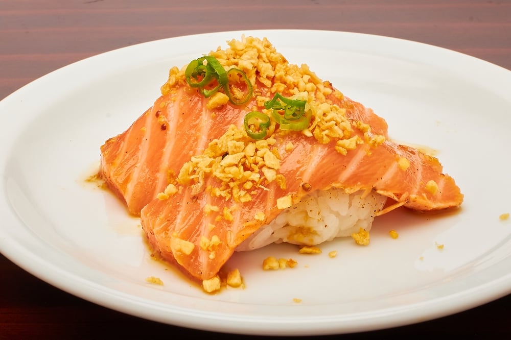Peppered Salmon with Garlic Chips