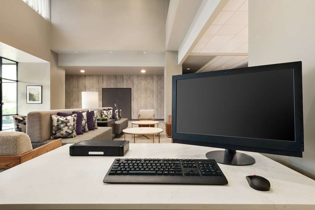 DoubleTree by Hilton St. Paul East Image