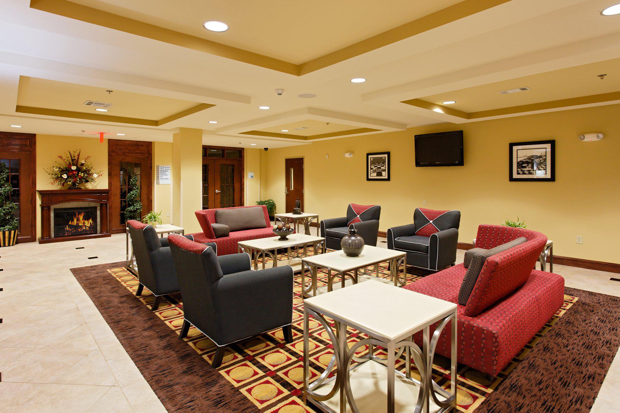 Holiday Inn Express & Suites Talladega Photo