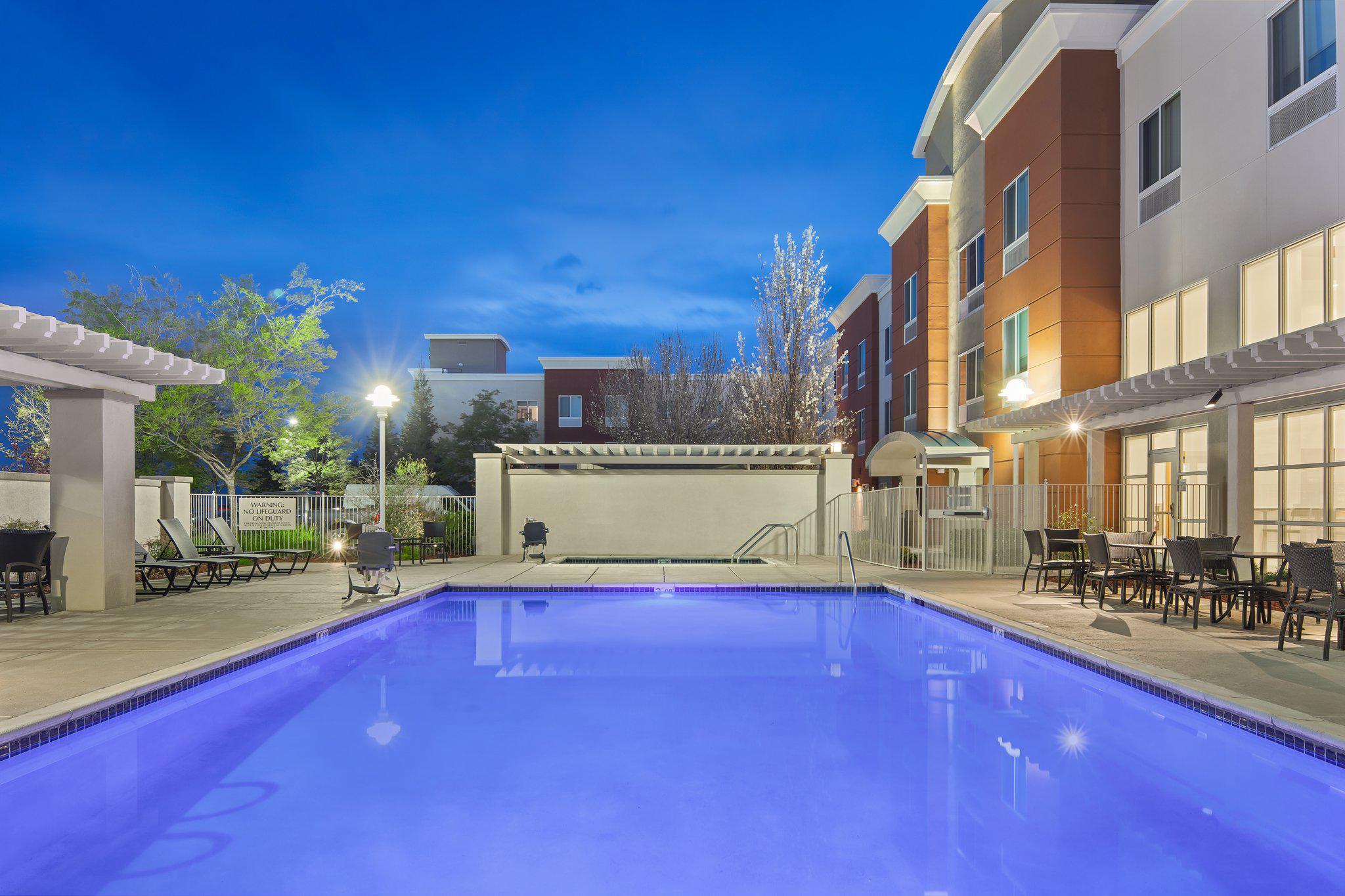 Holiday Inn Express & Suites Sacramento Airport Natomas Photo