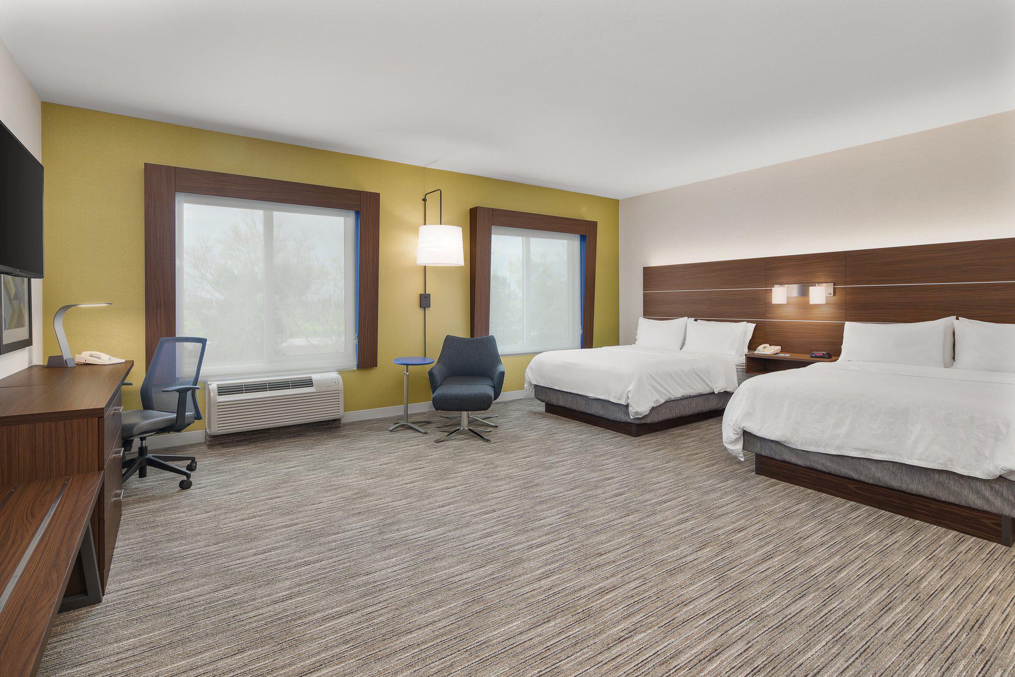 Holiday Inn Express & Suites Sacramento Airport Natomas Photo