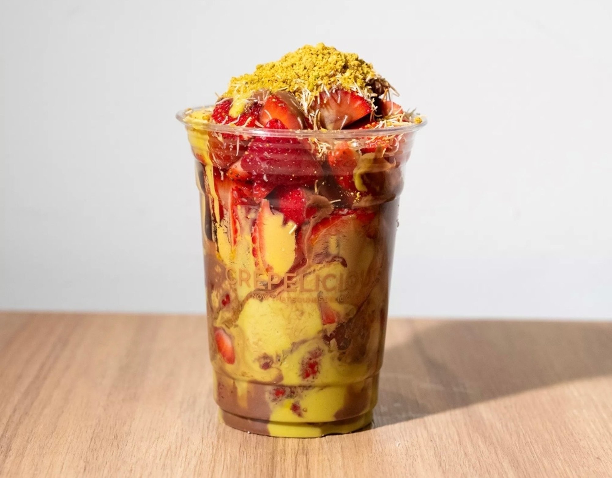 Strawberry Dubai Chocolate Cup (16oz)
