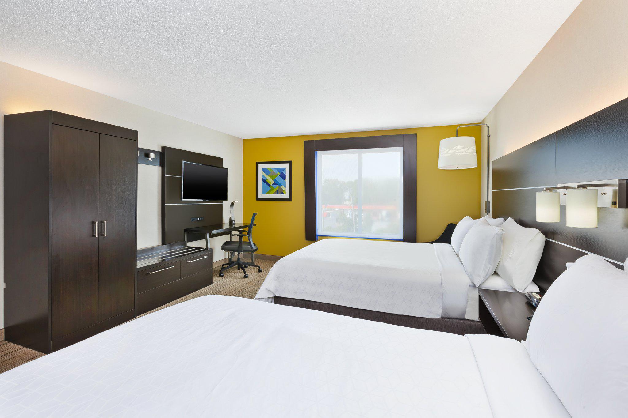 Holiday Inn Express & Suites Cleveland-Richfield Photo