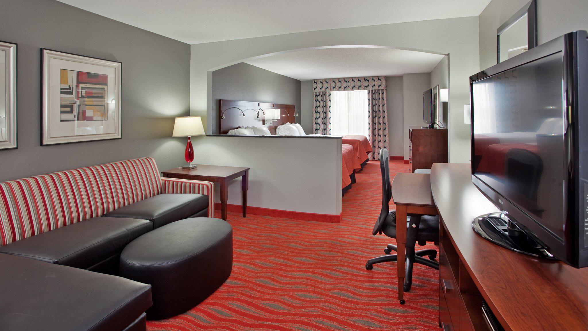 Holiday Inn Express Kearney Photo