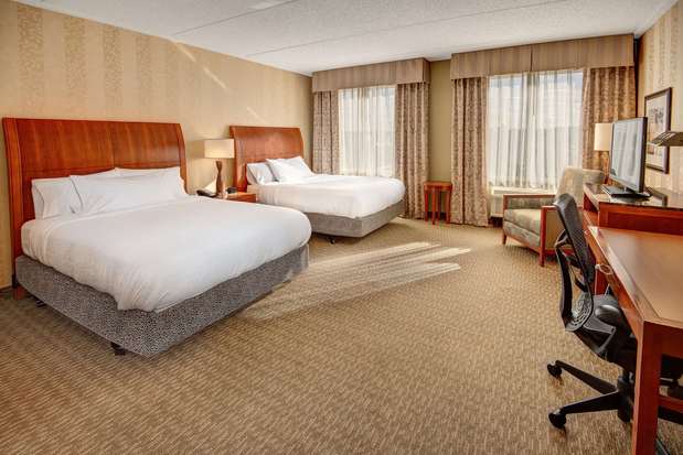 Images Hilton Garden Inn Lakewood
