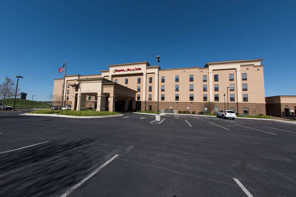 Hampton Inn & Suites Woodstock, VA Image