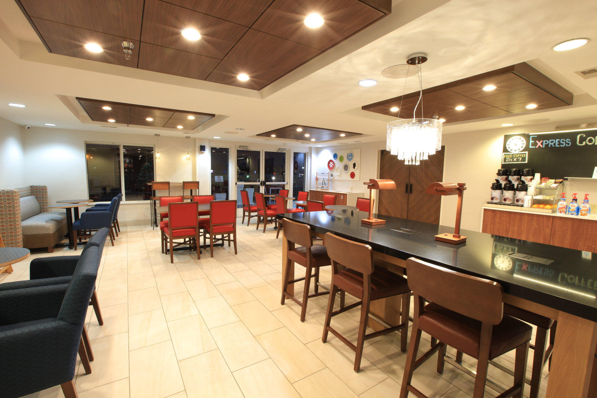 Holiday Inn Express & Suites Chattanooga-Hixson Photo