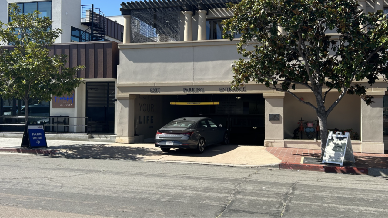 LAZ Parking - 1055 Wall St.