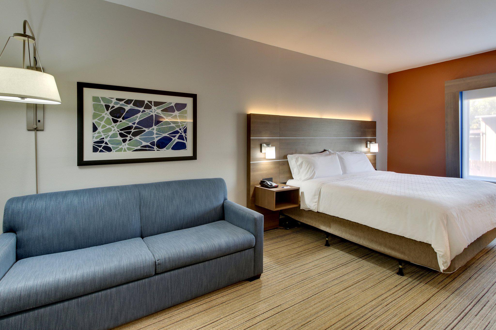 Holiday Inn Express & Suites Atlanta-Emory University Area Photo