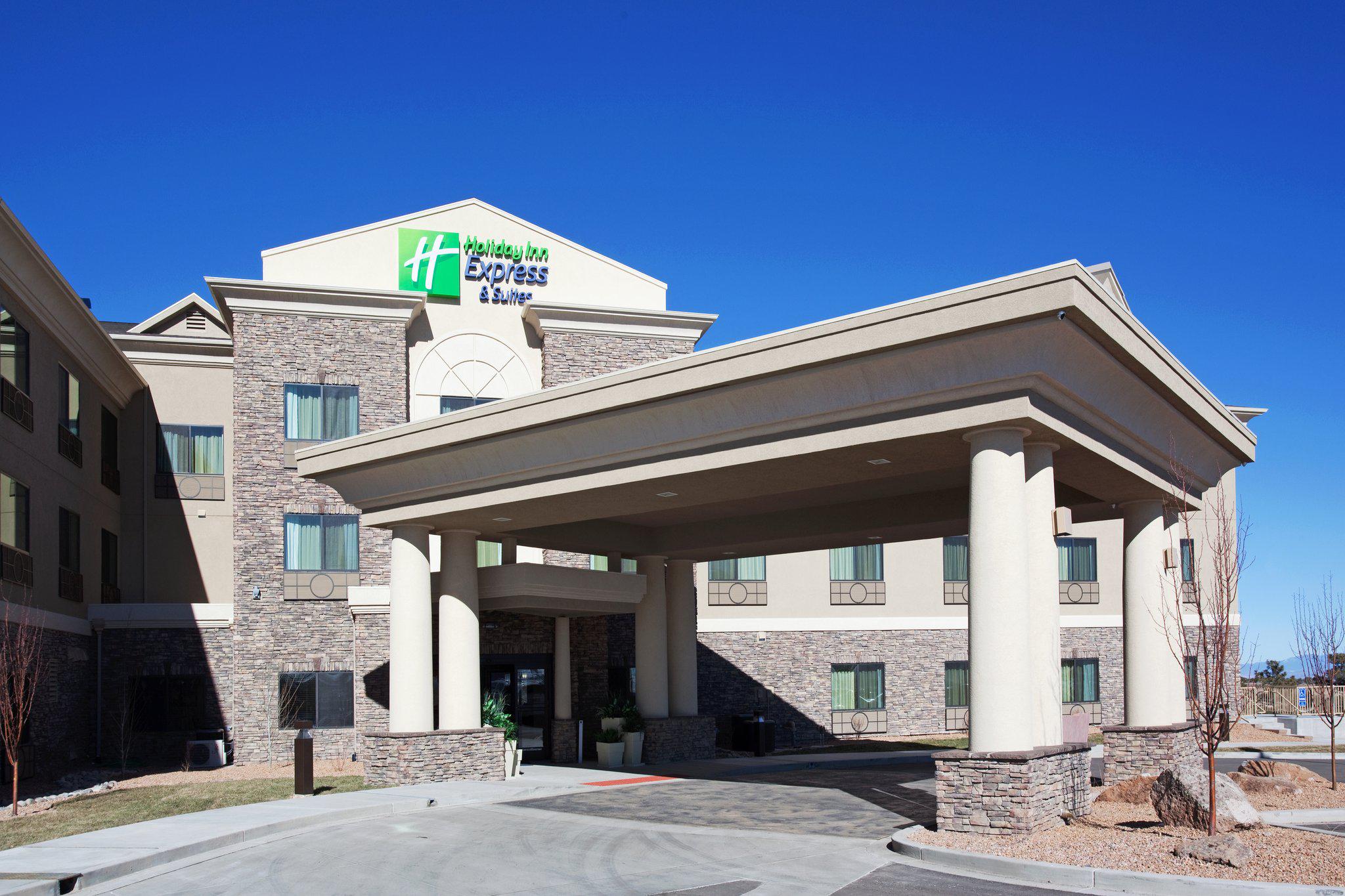 Holiday Inn Express & Suites Los Alamos Entrada Park Photo