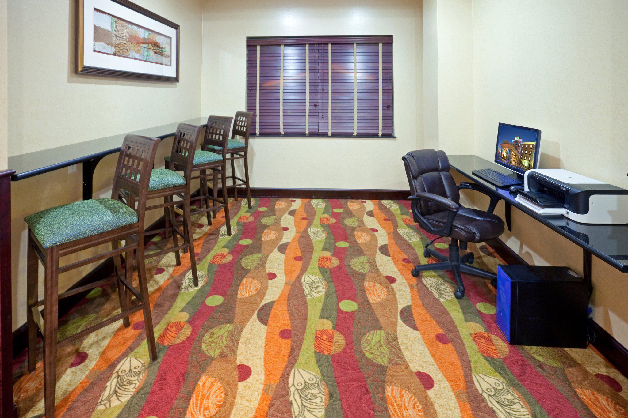 Holiday Inn Express & Suites Lubbock West Photo