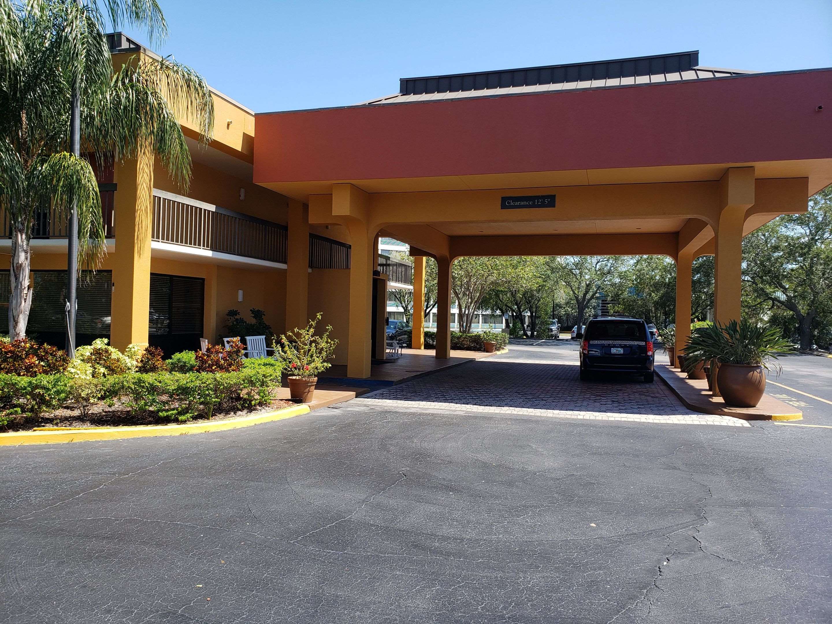 Quality Inn & Suites St. Petersburg - Clearwater Airport Photo