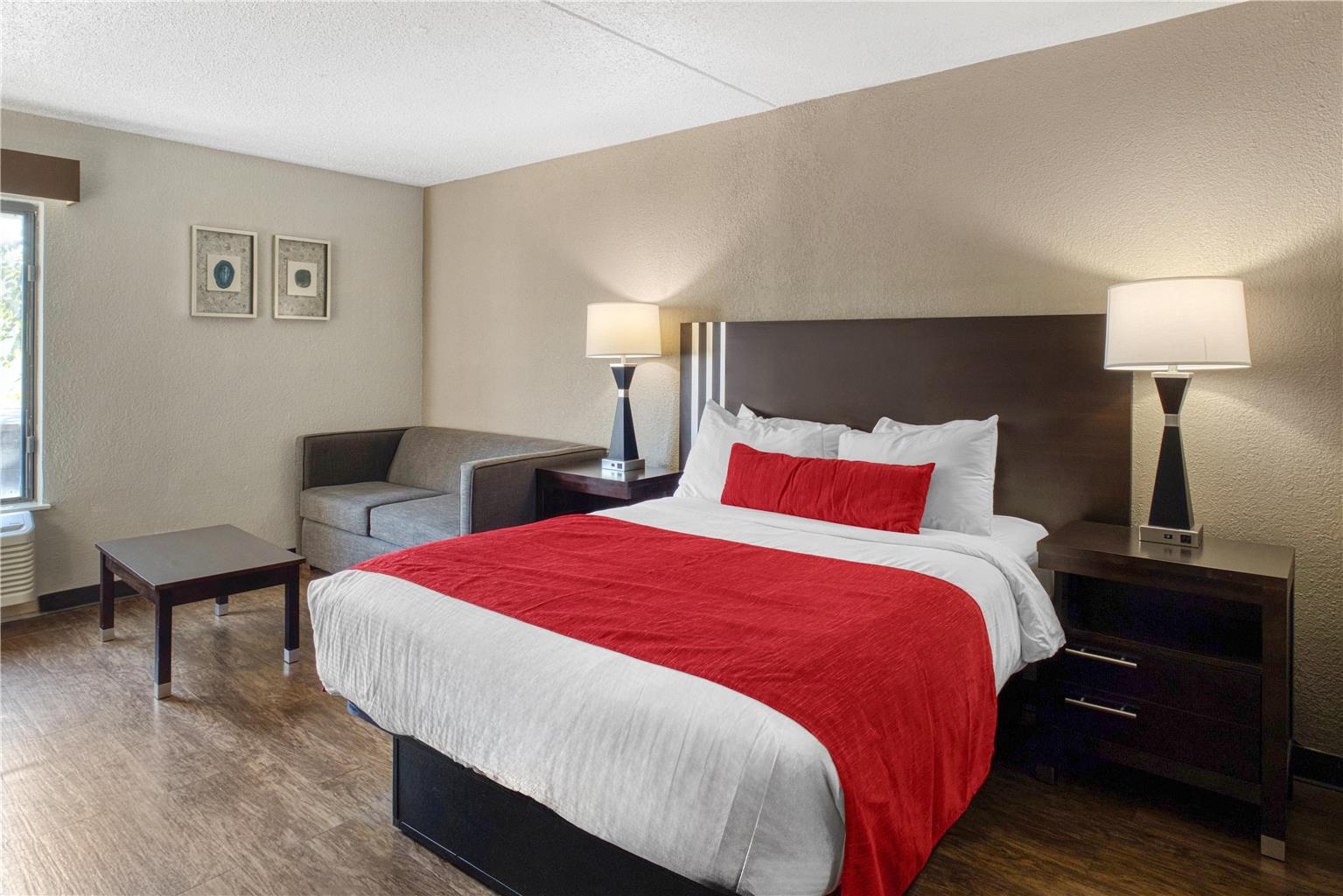 SureStay by Best Western Greenville Image