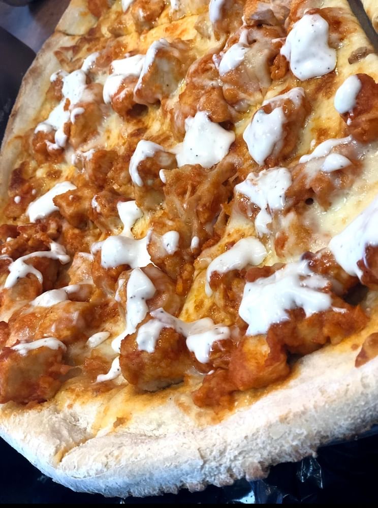 Buffalo Chicken Pizza (18")