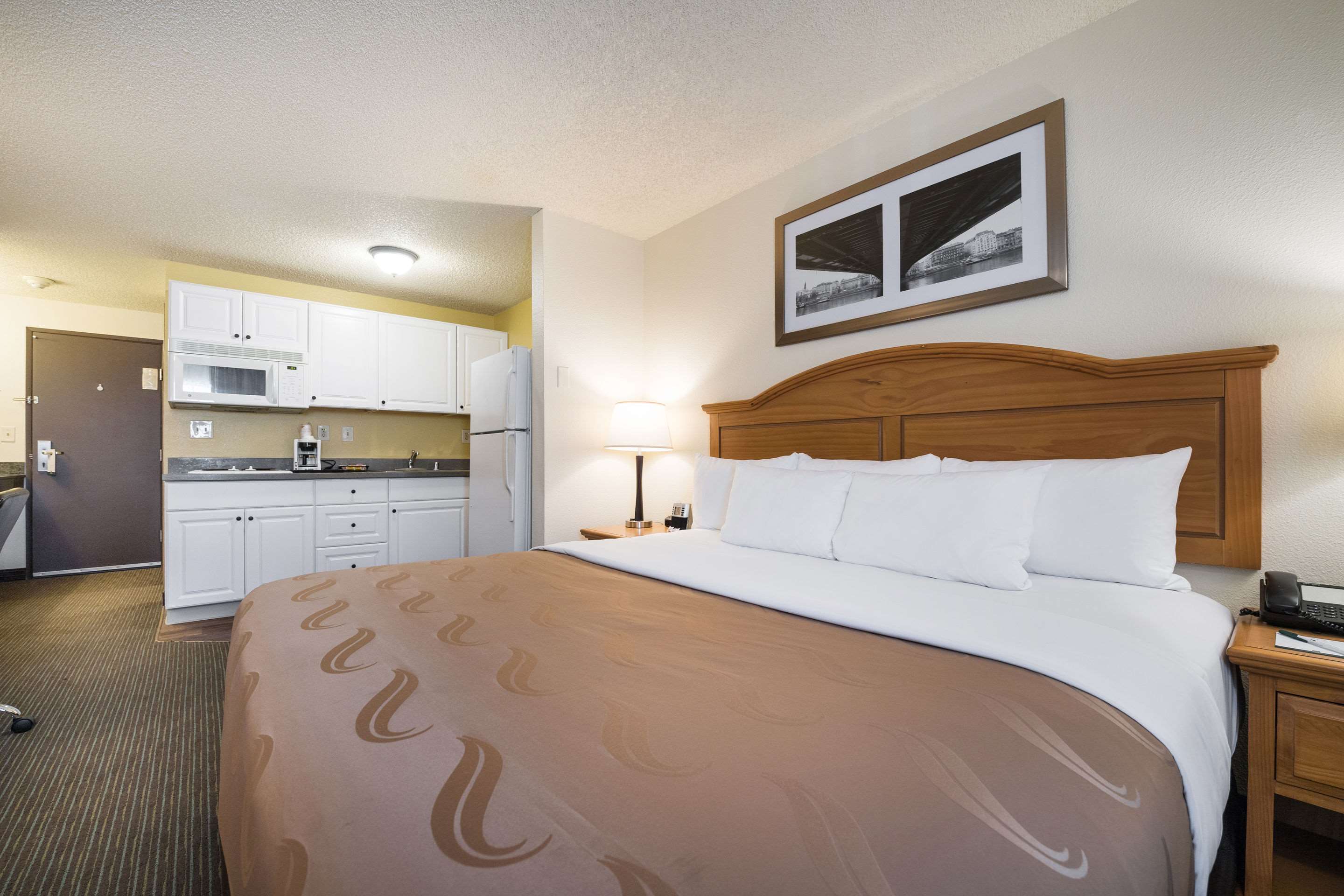 Quality Inn & Suites Silverdale Bangor-Keyport Photo