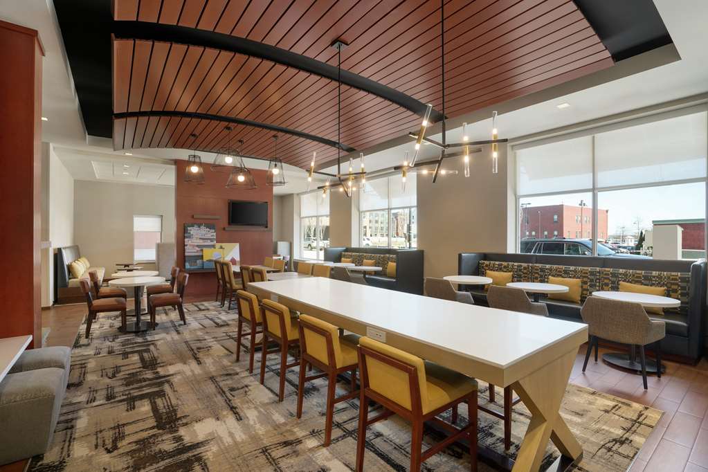 Hampton Inn Portland Downtown - Waterfront Image