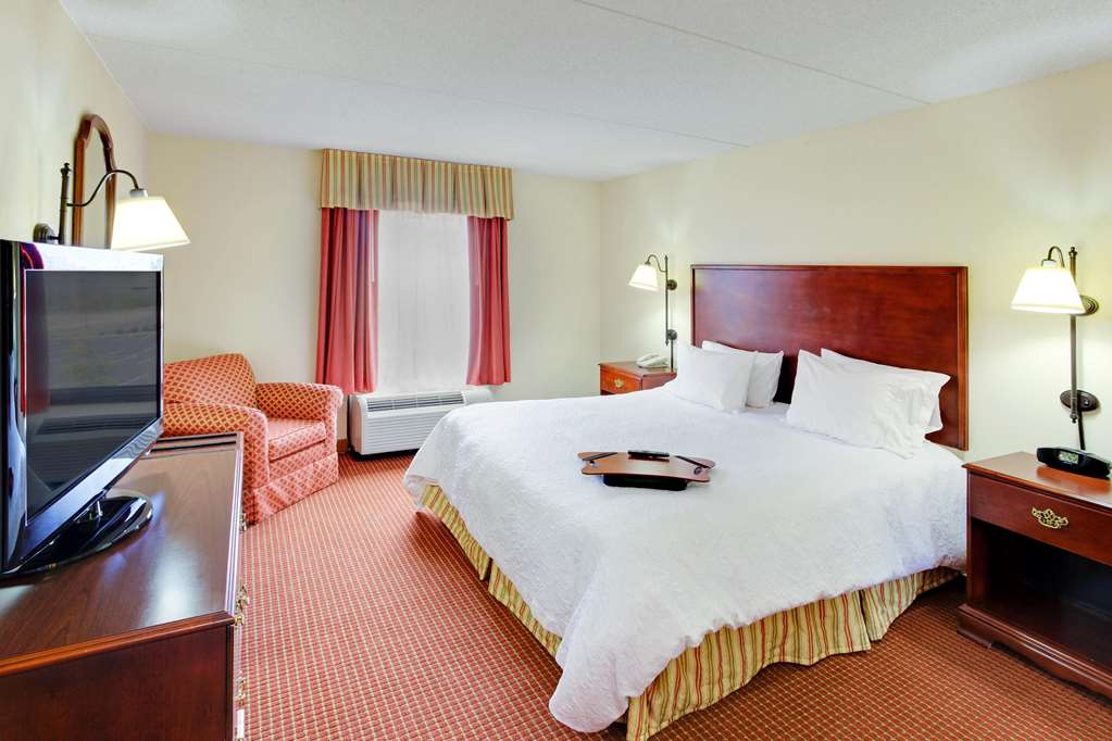 Hampton Inn Emporia Image