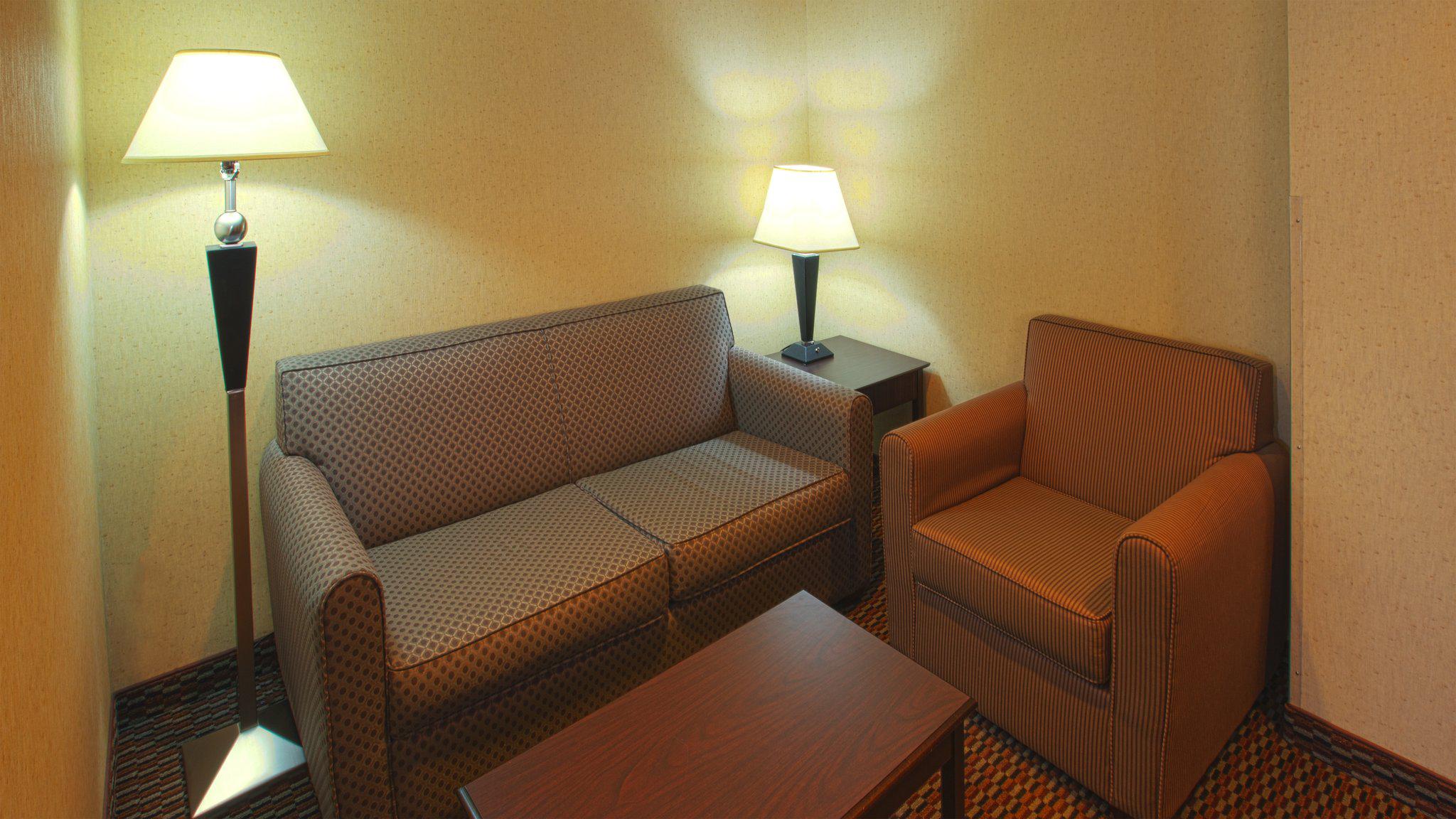 Holiday Inn Express & Suites Nampa - Idaho Center Photo