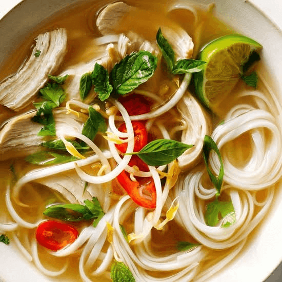 33. Chicken Rice Noodle Soup / Phở Gà