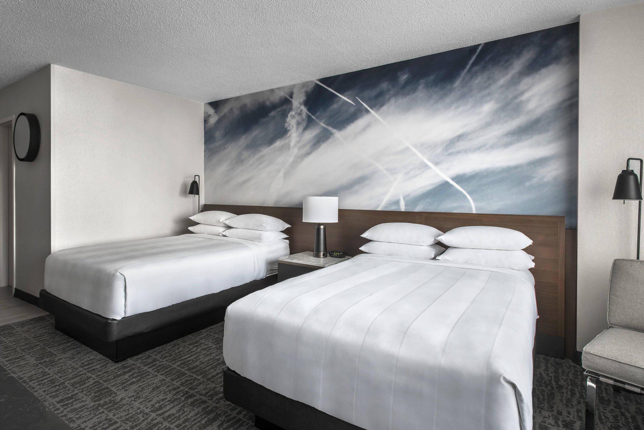 Newark Liberty International Airport Marriott Photo