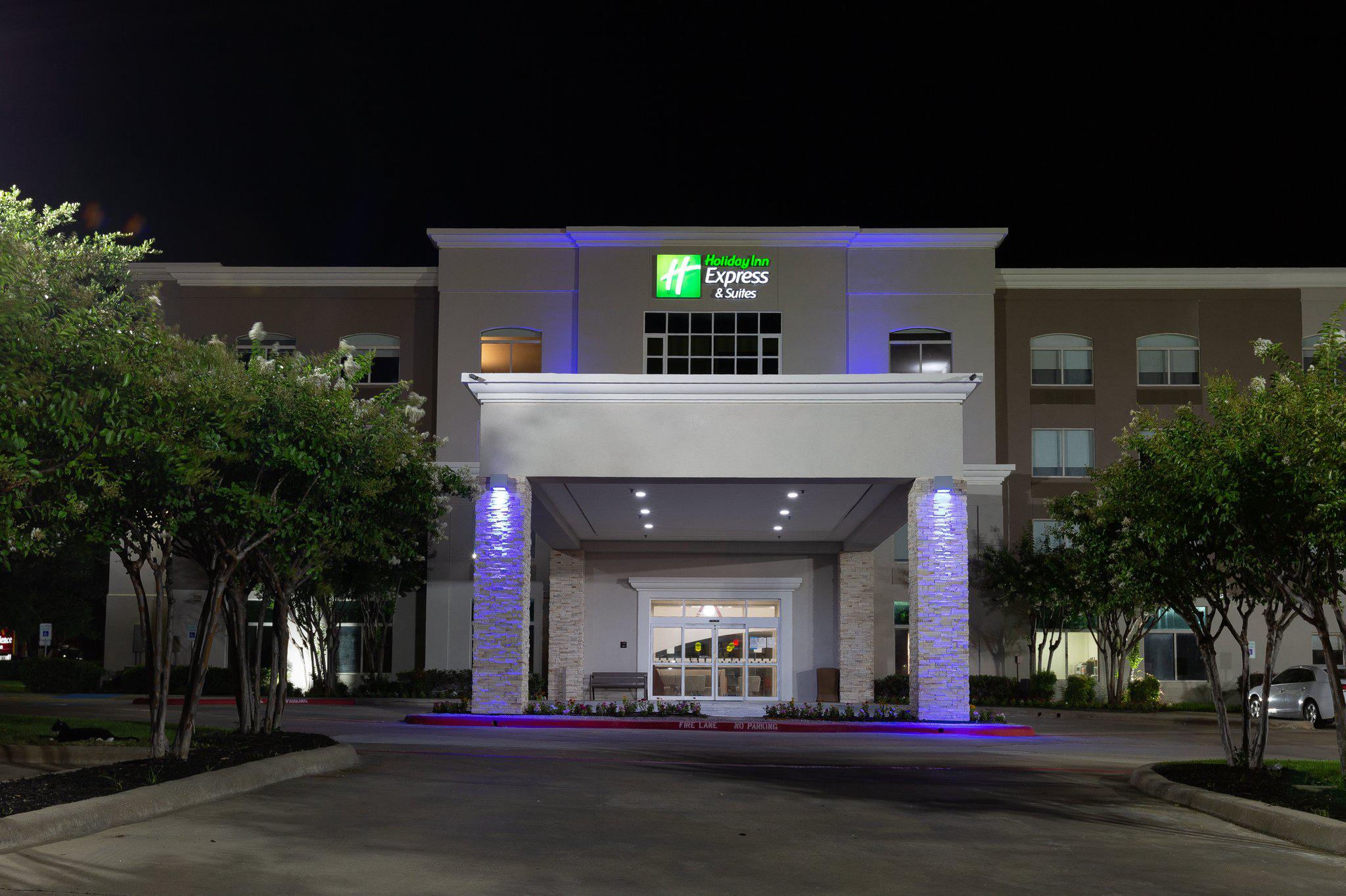 Holiday Inn Express & Suites Arlington North – Stadium Area Photo