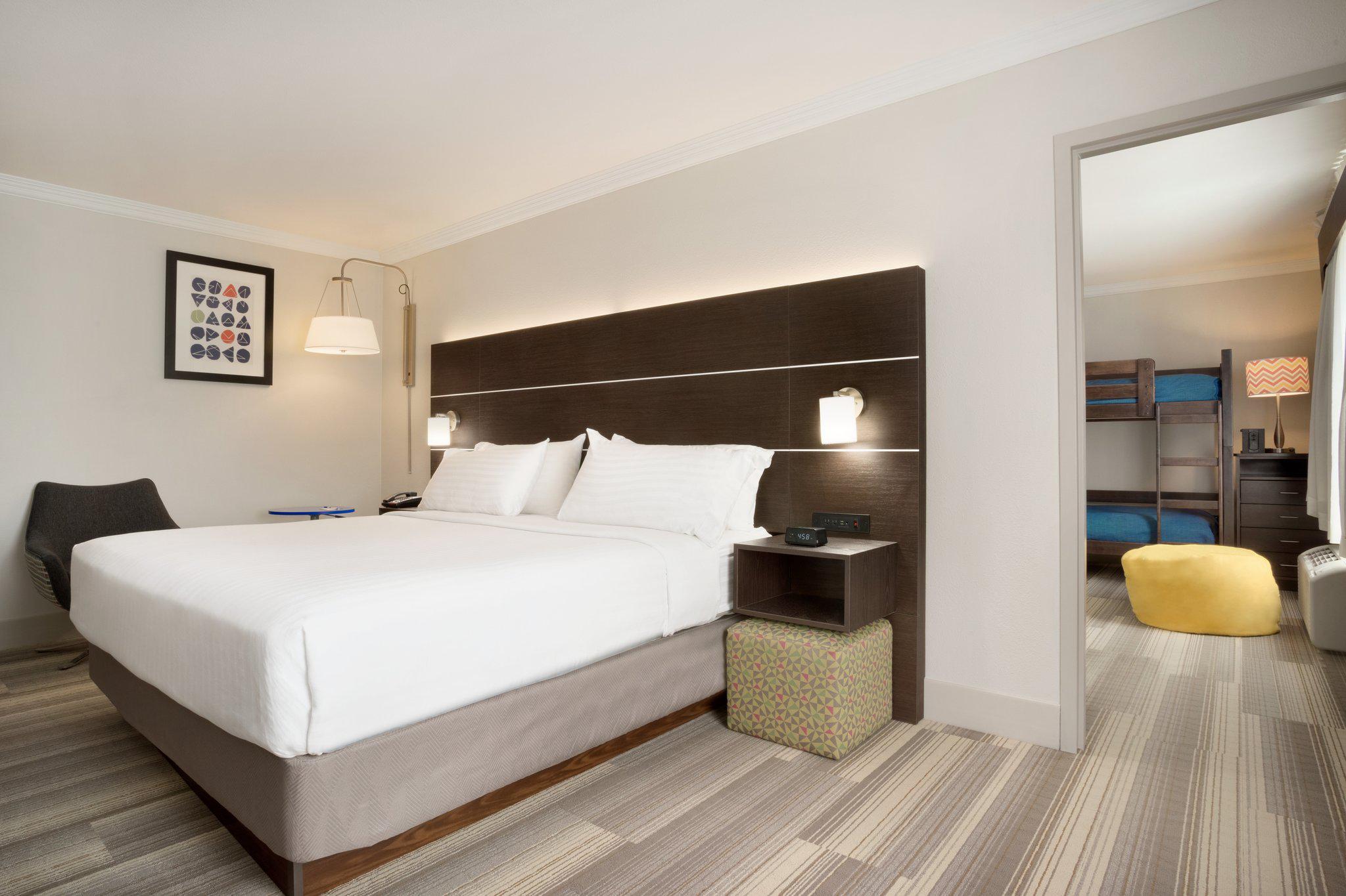 Holiday Inn Express & Suites Dallas NE - Allen Photo