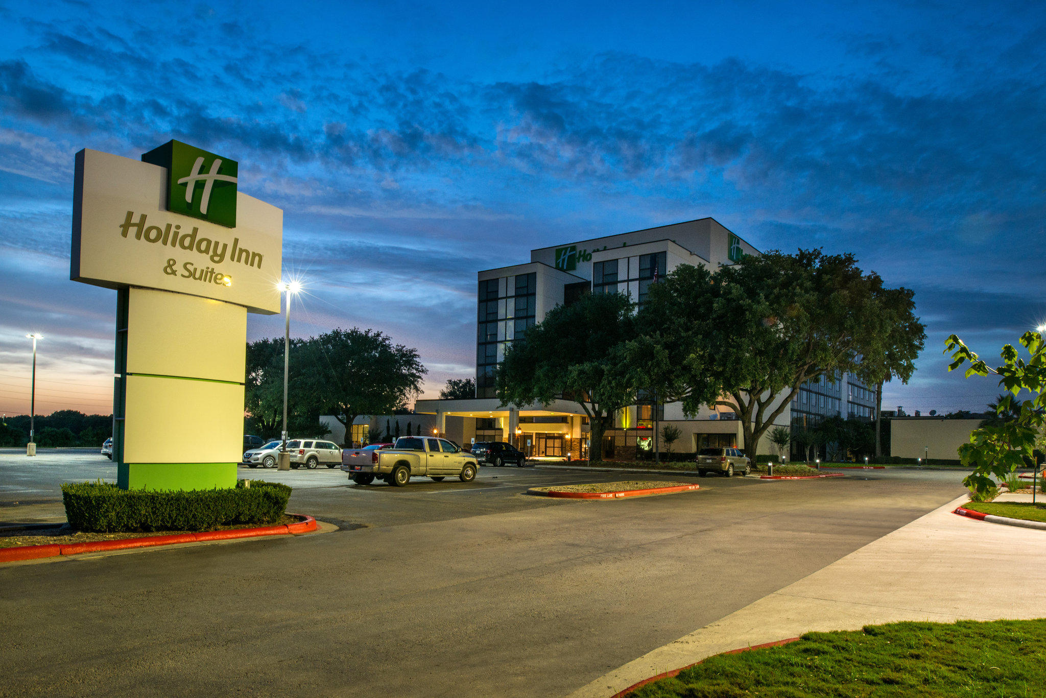 Holiday Inn & Suites Beaumont-Plaza (I-10 & Walden) Photo