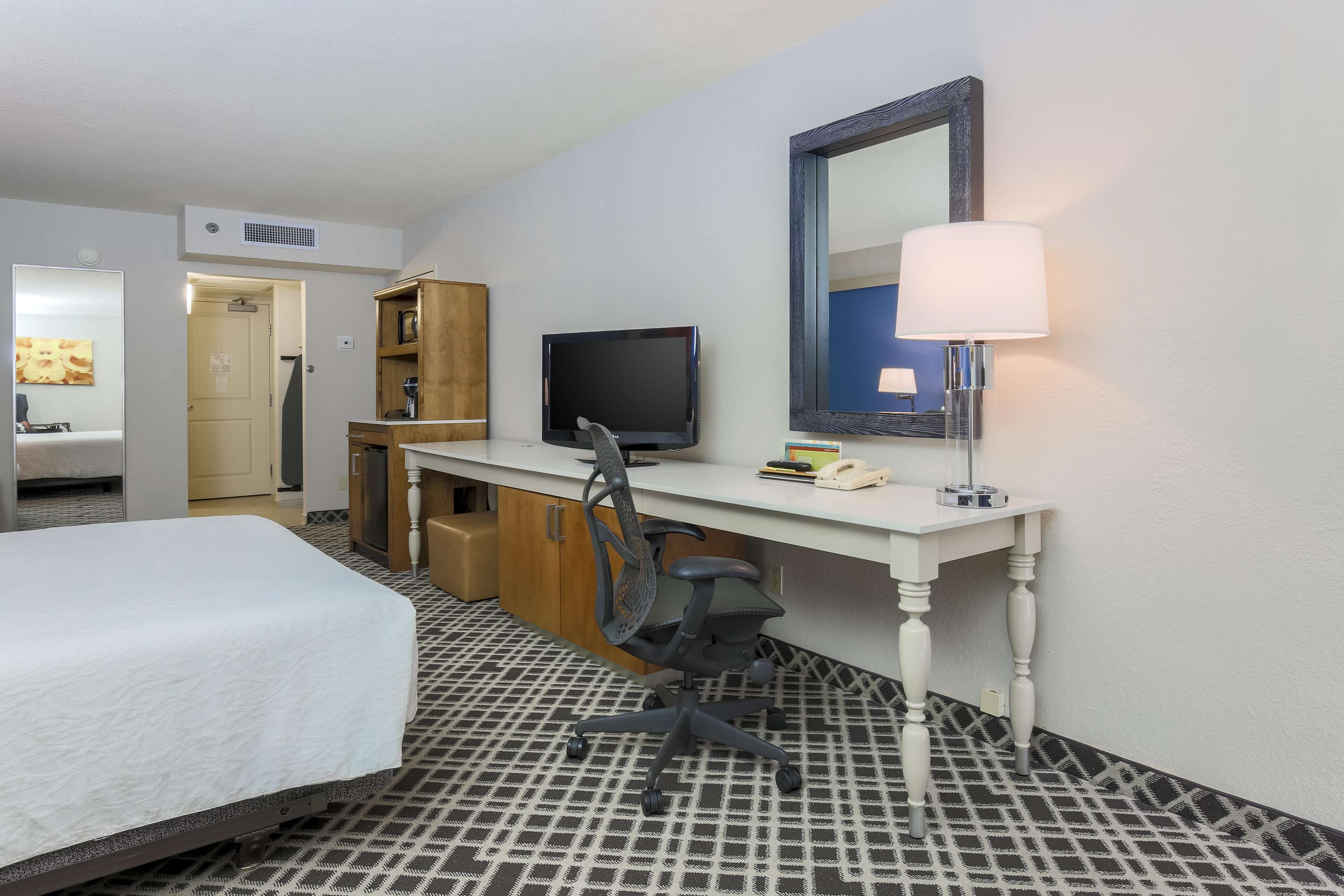 Hilton Garden Inn Dallas/Market Center Photo