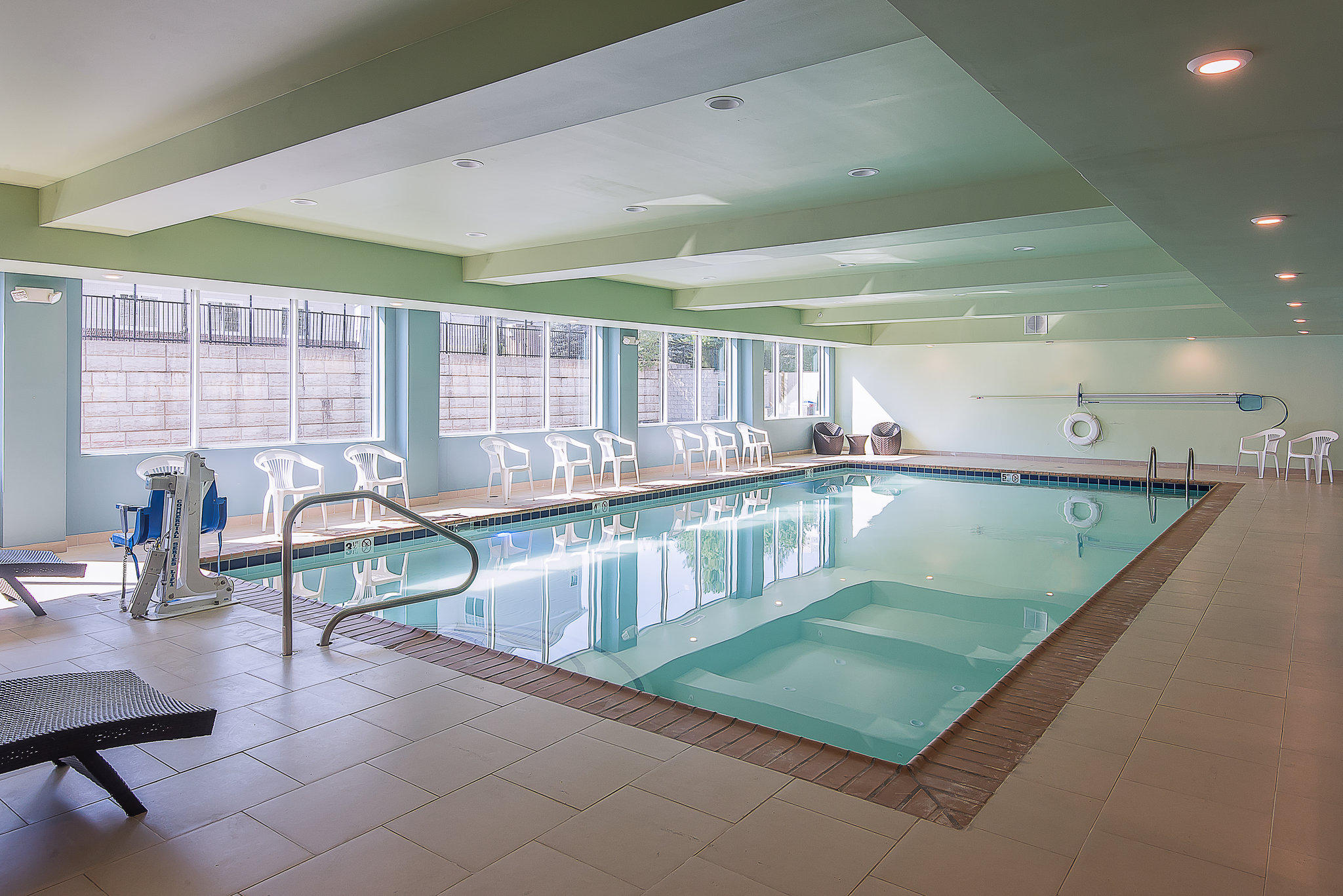 Holiday Inn Express & Suites Norwood-Boston Area Photo