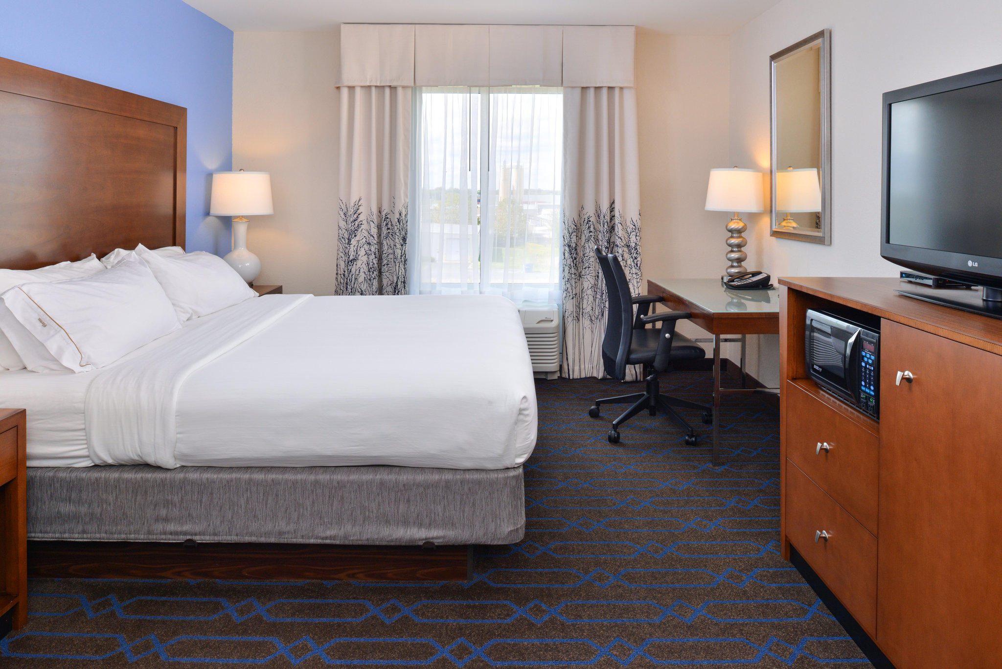 Holiday Inn Express & Suites Terre Haute Photo