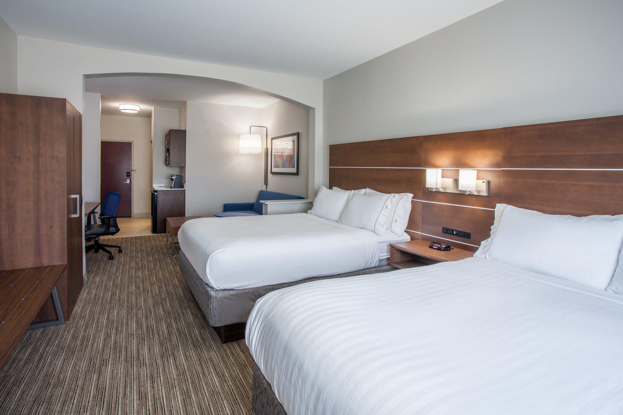 Holiday Inn Express & Suites Texarkana Photo