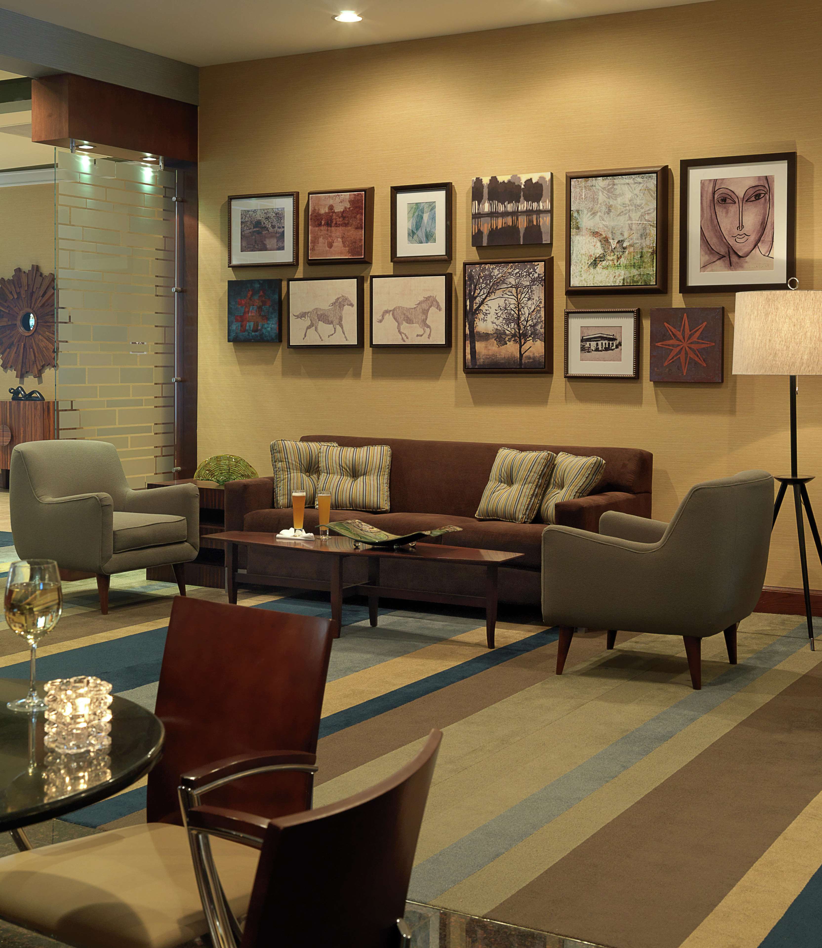 DoubleTree by Hilton Hotel Collinsville - St. Louis Photo