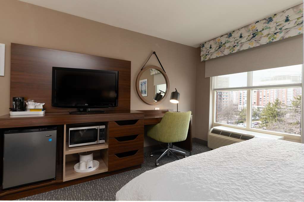 Hampton Inn & Suites Arlington Crystal City DCA Image