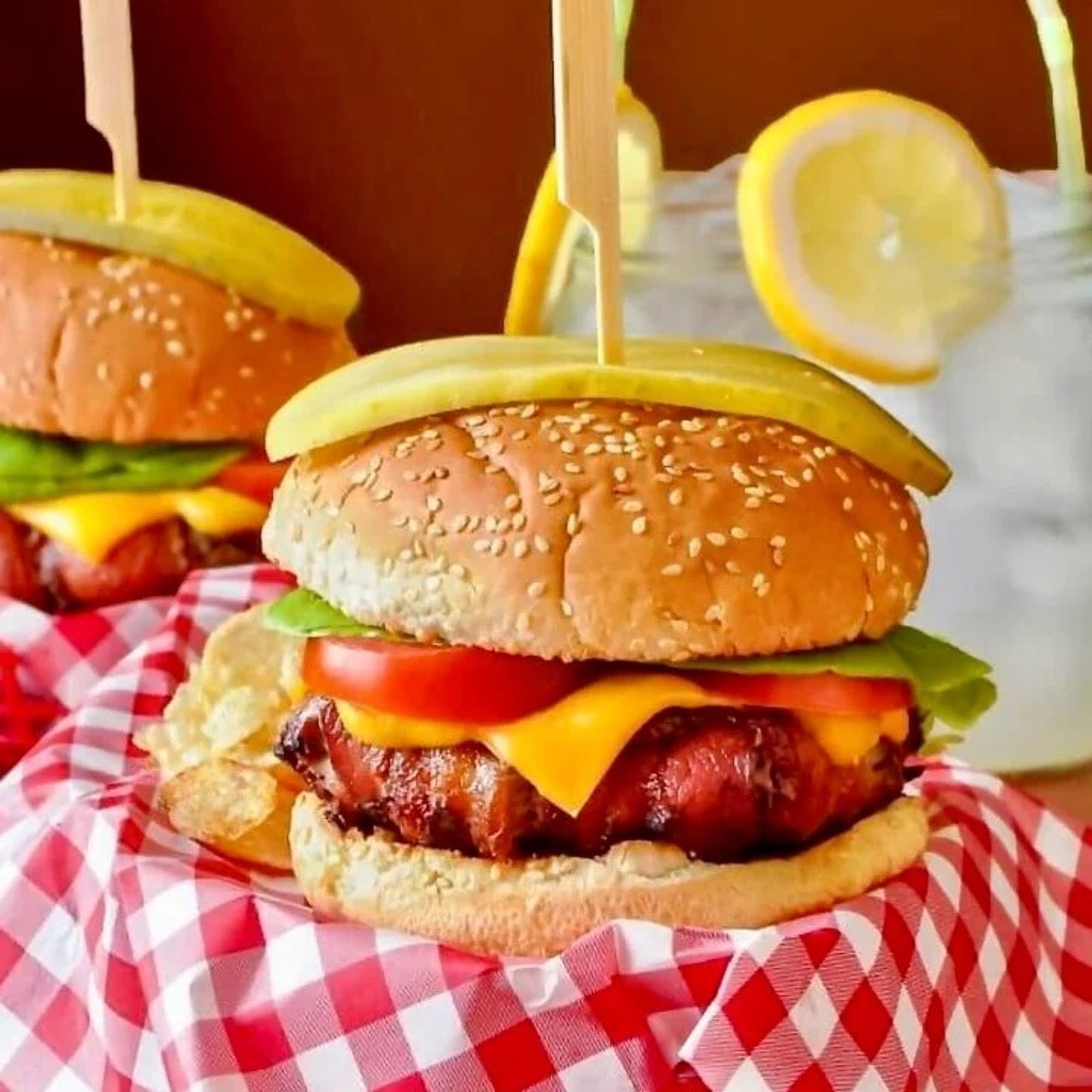 Bacon Cheeseburger on Bun Basket