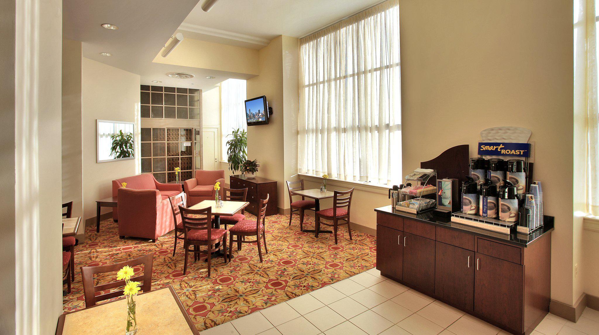 Holiday Inn Express Baltimore-Downtown Photo