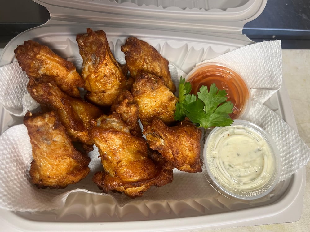 BUFFALO WINGS WITH RANCH/HOT FRUNKS