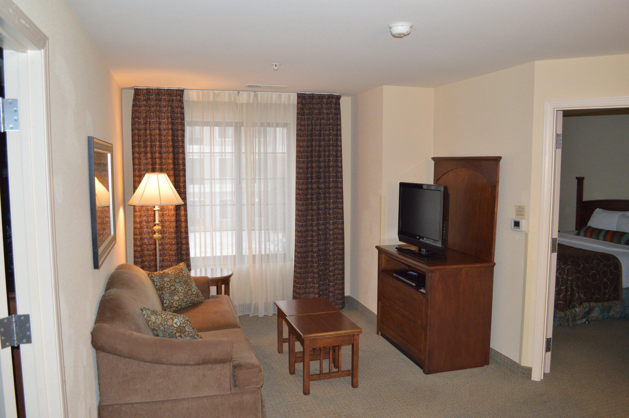 Staybridge Suites Milwaukee West-Oconomowoc Photo