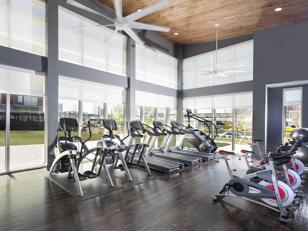 Images Crest Las Colinas Apartments