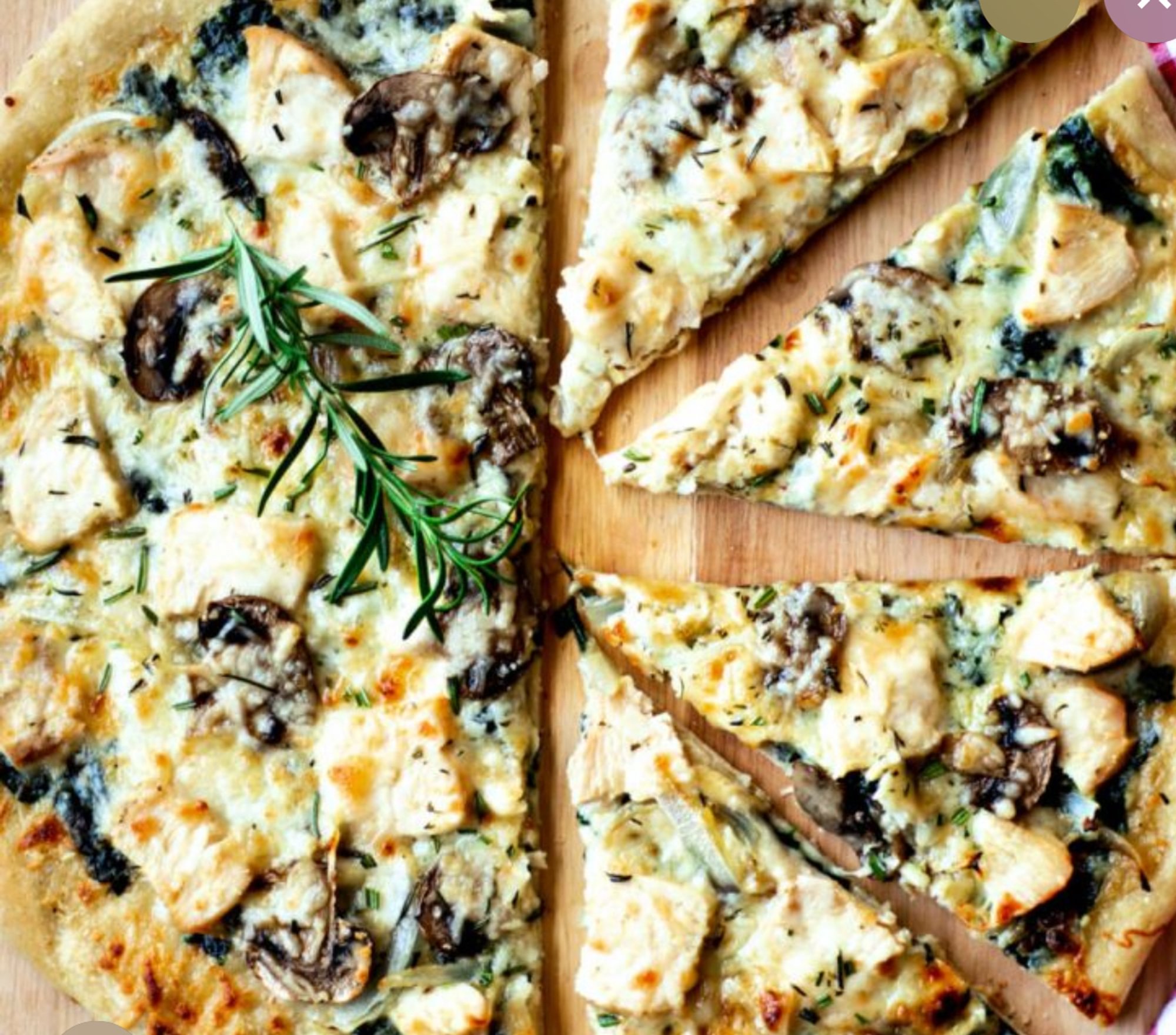 Chicken florentine pizza