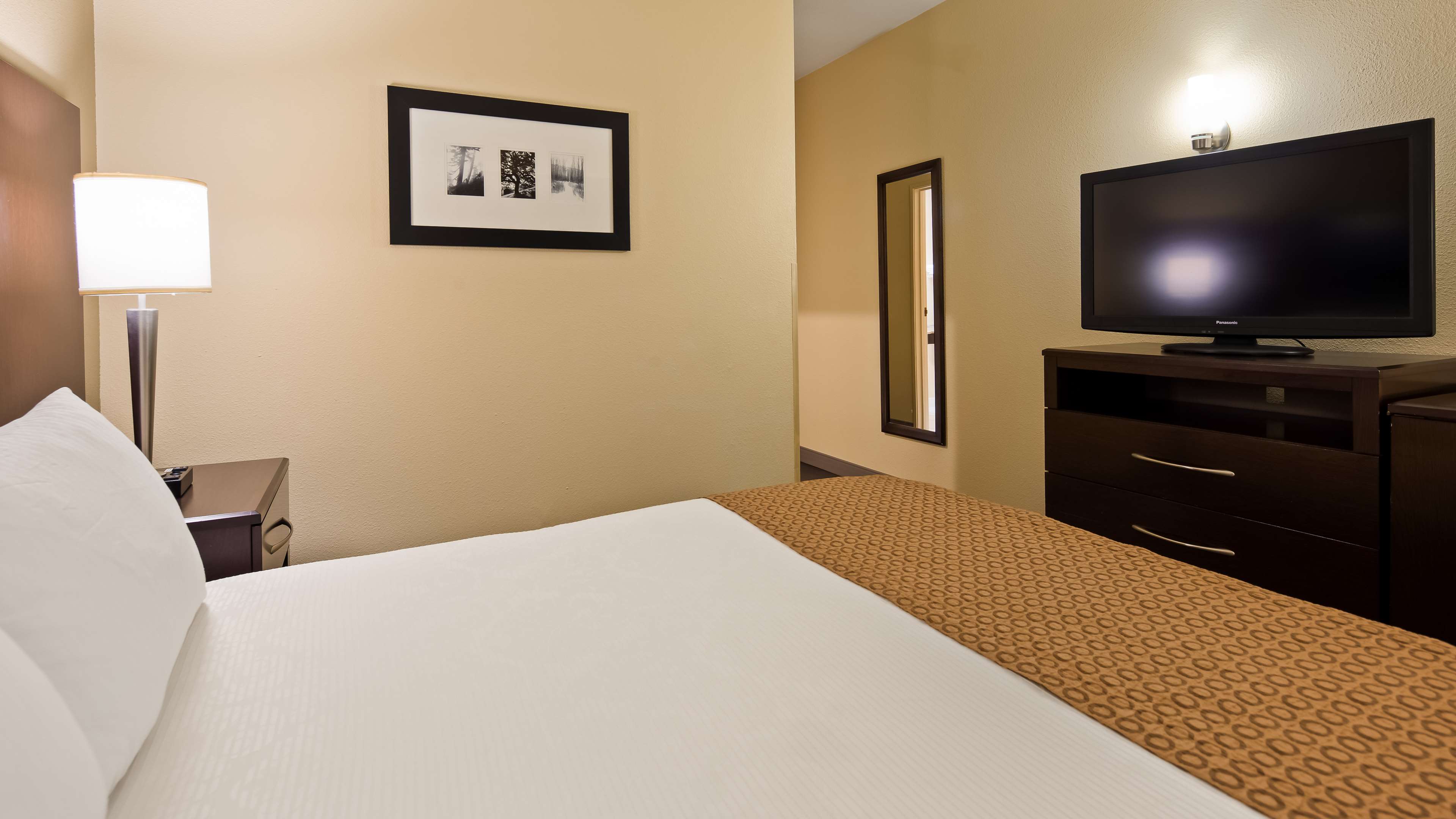 Best Western Plus Plaza by the Green Photo