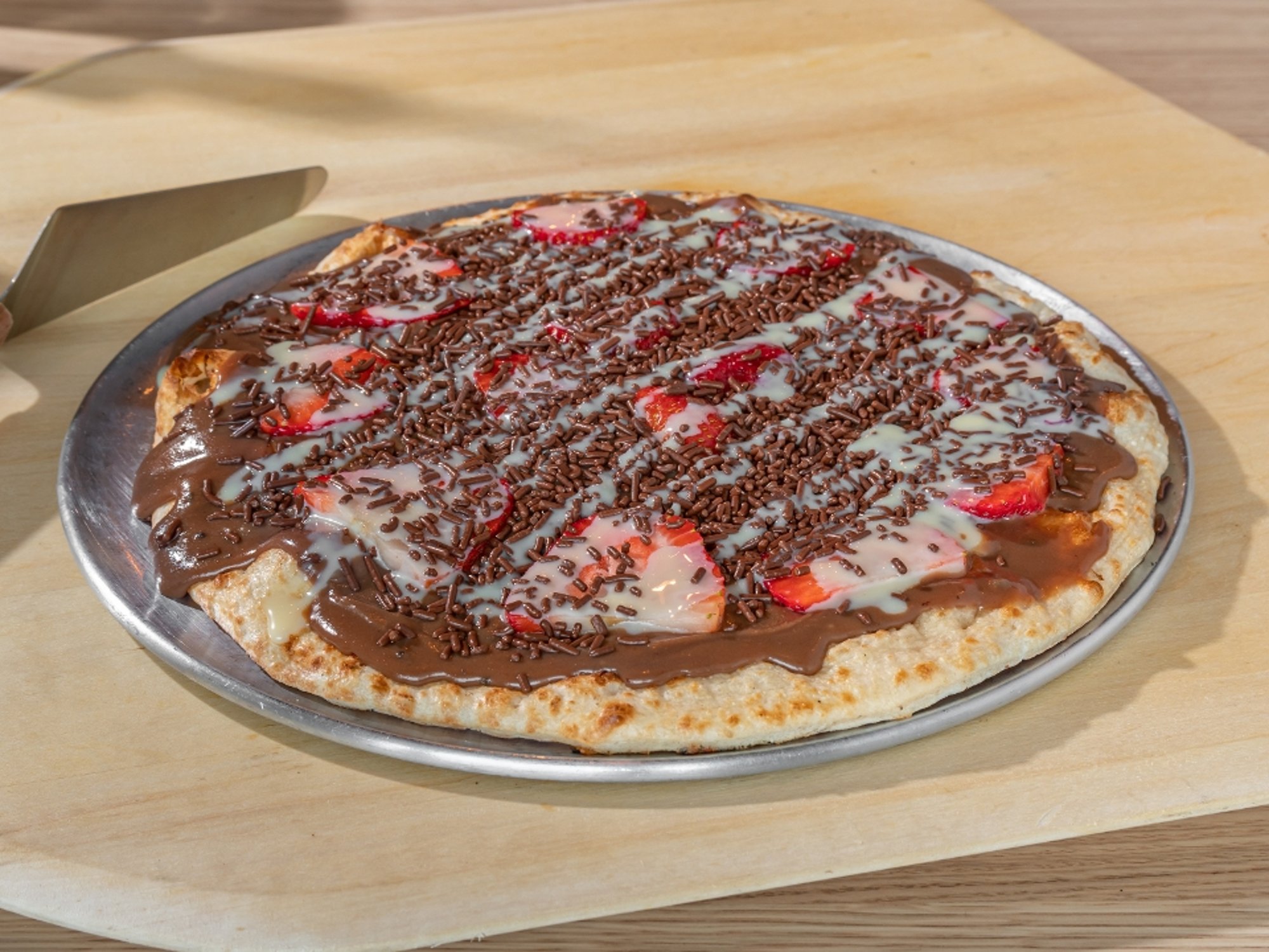 Brigadeiro chocolate pizza