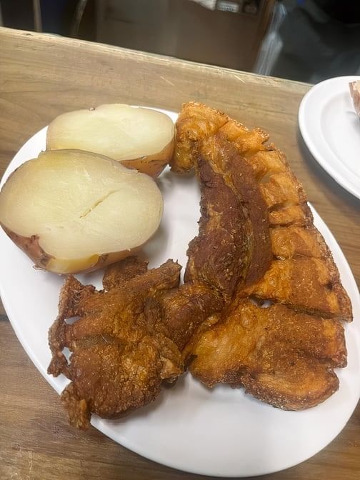 Chicharron Con Arepa