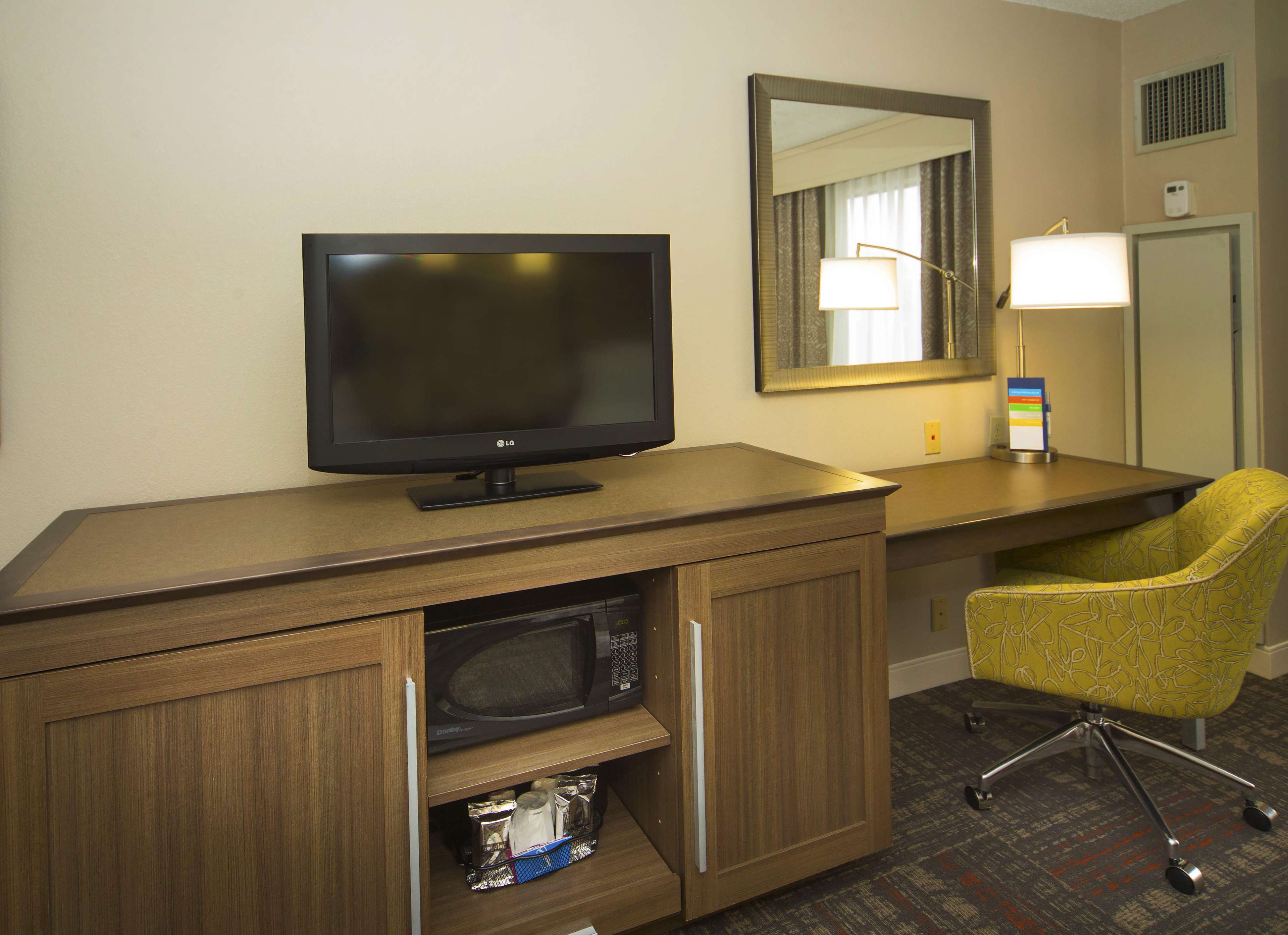 Hampton Inn & Suites Valdosta/Conference Center Photo