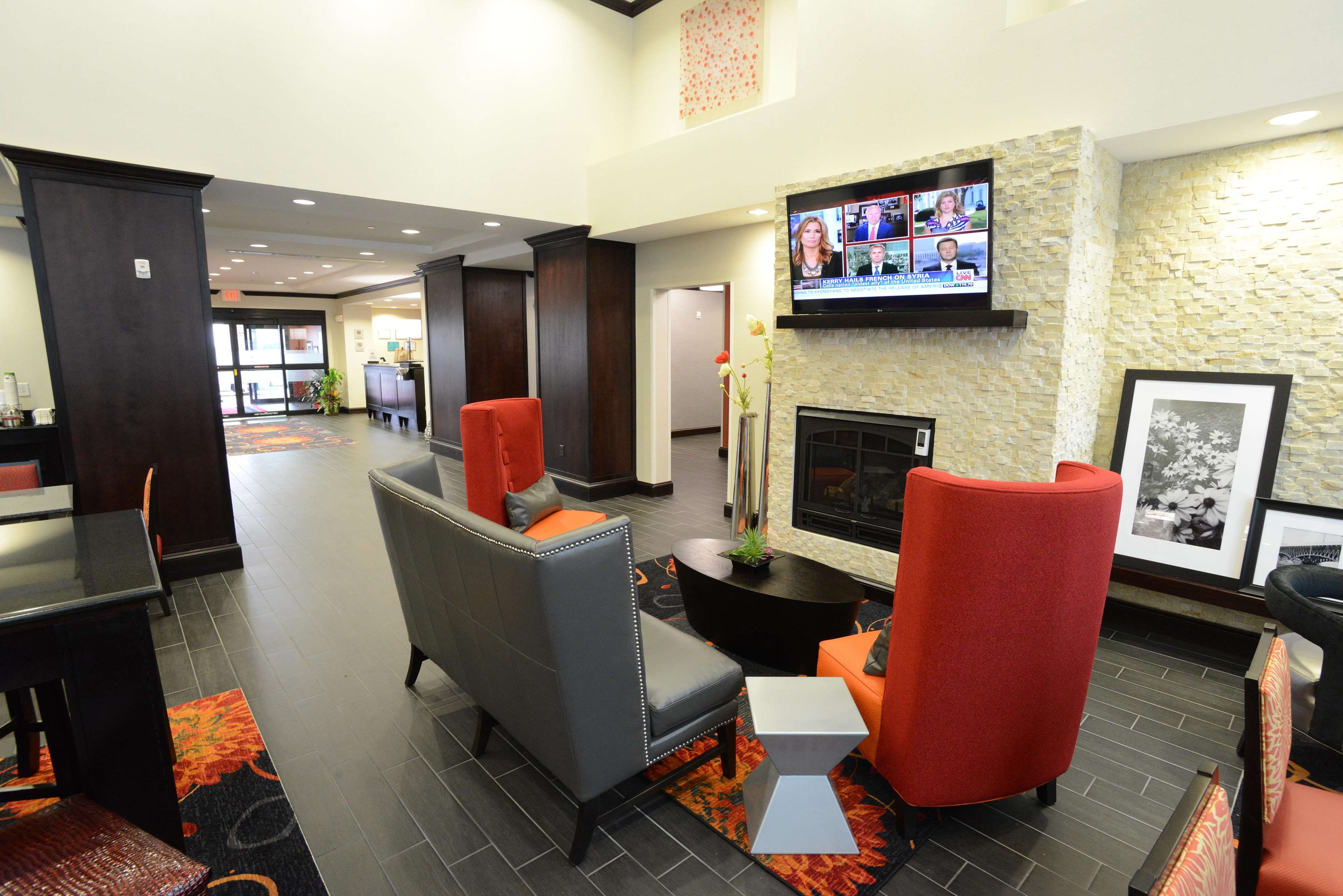 Hampton Inn & Suites Albany At Albany Mall Photo